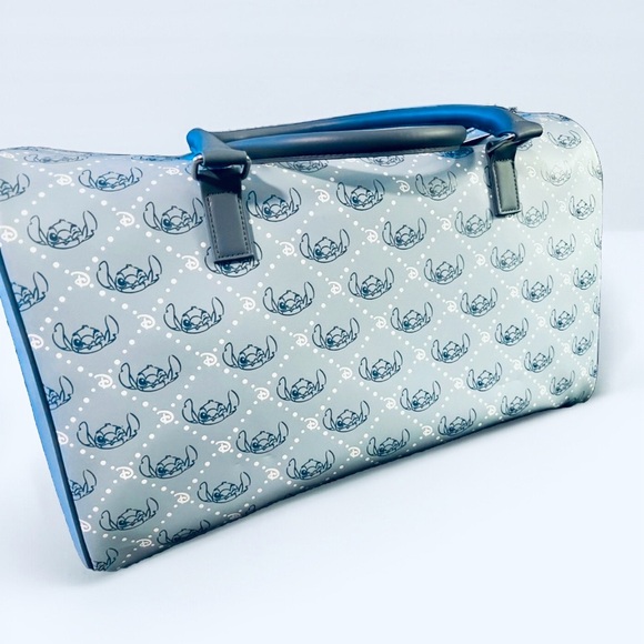 Disney Stitch Weekender Bag Travel Bag - Picture 2 of 4